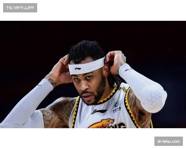 莫兰德单场21篮板统治禁区 防守端筑起辽宁内线屏障 莫兰德单场21篮板统治禁区 防守端筑起辽宁内线屏障